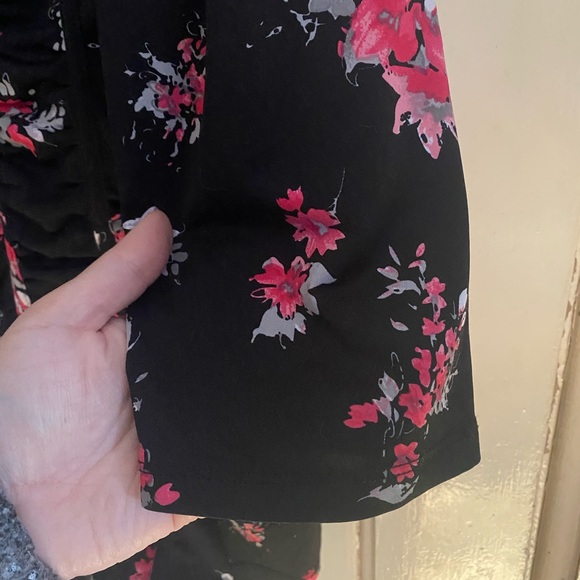 Denver Hayes Floral blouse - Picture 3 of 6